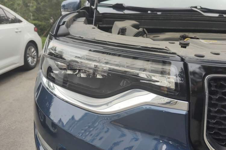 Used Jeep Commander 2018 2.0T Two-Wheel Drive Enjoyment Version China VI Emission Standard Right Front Headlight
