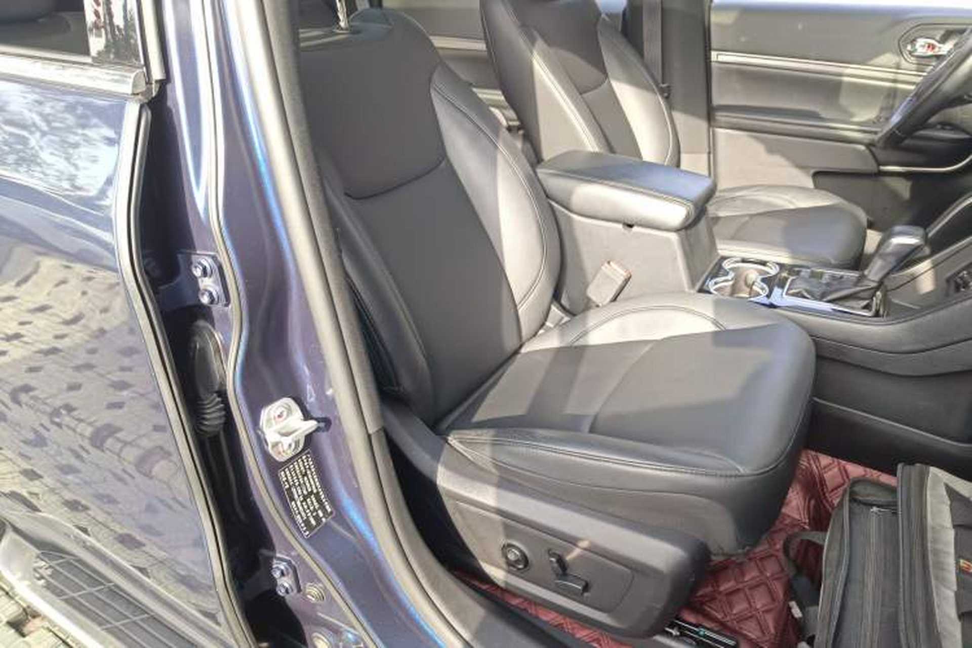 Used Jeep Commander 2018 2.0T Two-Wheel Drive Enjoyment Version China VI Emission Standard Right Front Seat