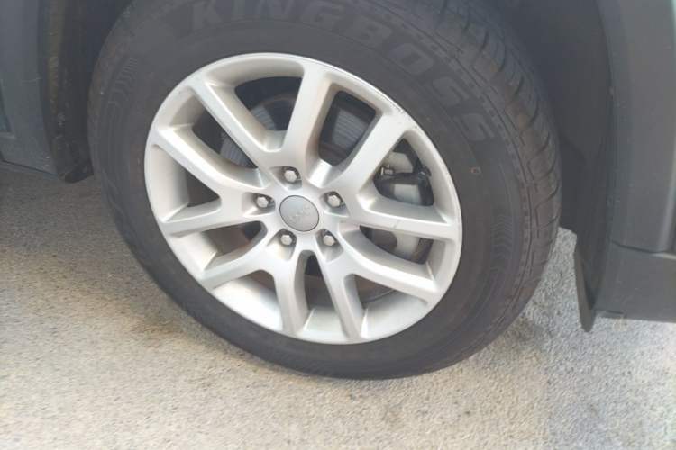 Used Jeep Commander 2018 2.0T Two-Wheel Drive Enjoyment Version China VI Emission Standard Right Front Wheel Hub