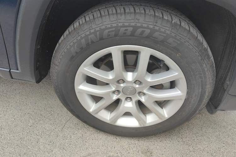 Used Jeep Commander 2018 2.0T Two-Wheel Drive Enjoyment Version China VI Emission Standard Right Front Wheel Hub