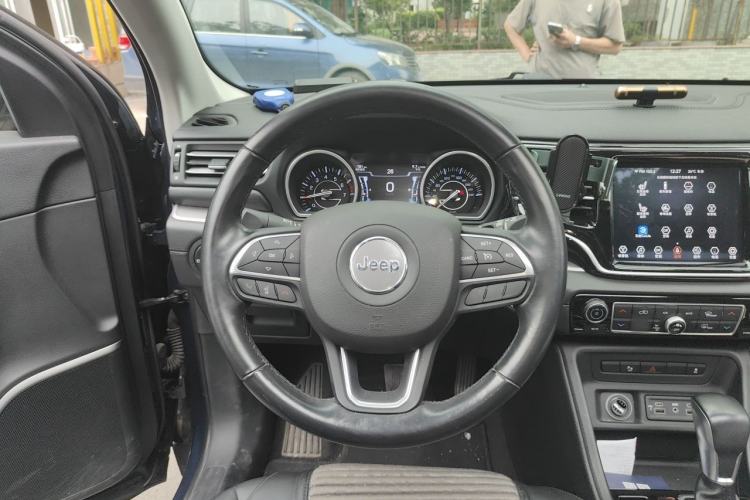 Used Jeep Commander 2018 2.0T Two-Wheel Drive Enjoyment Version China VI Emission Standard Steering Wheel
