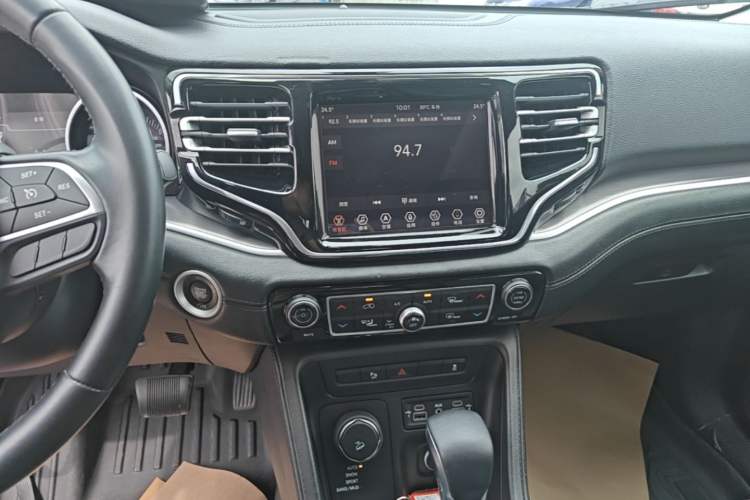 Used Jeep Commander 2018 2.0T Four-wheel Drive Premium Edition China VI Audio And AC Panel