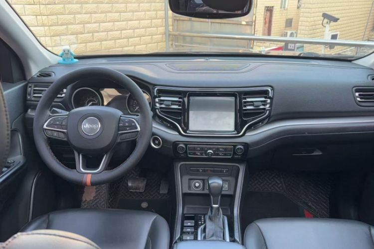 Used Jeep Commander 2018 2.0T Two-Wheel Drive Enjoy Edition China V Audio And AC Panel