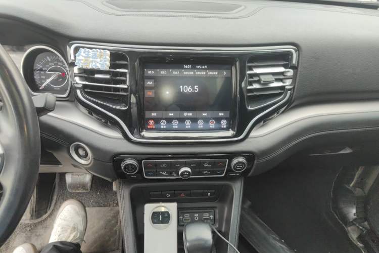 Used Jeep Commander 2018 2.0T Two-Wheel Drive Enjoy Edition China V Audio And AC Panel