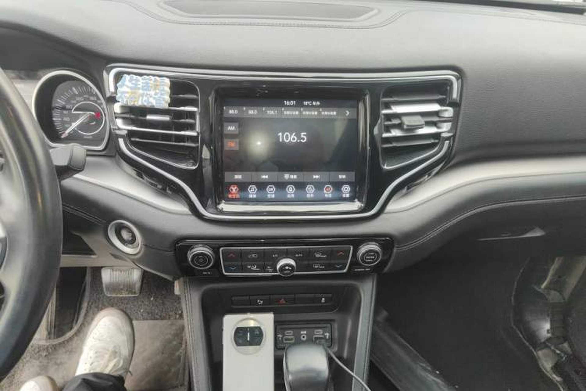 Used Jeep Commander 2018 2.0T Two-Wheel Drive Enjoy Edition China V Audio And AC Panel