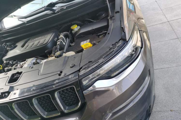 Used Jeep Commander 2018 2.0T Two-Wheel Drive Enjoy Edition China V Engine Bay Left
