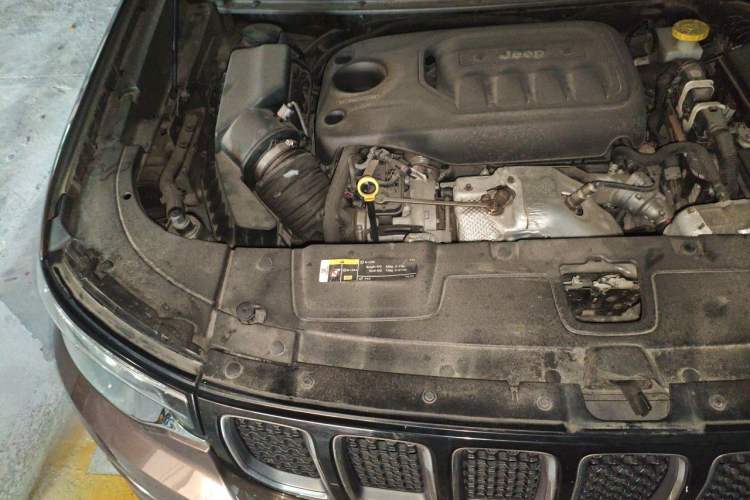 Used Jeep Commander 2018 2.0T Two-Wheel Drive Enjoy Edition China V Engine Bay Right