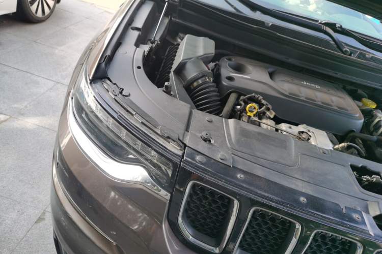 Used Jeep Commander 2018 2.0T Two-Wheel Drive Enjoy Edition China V Engine Bay Right