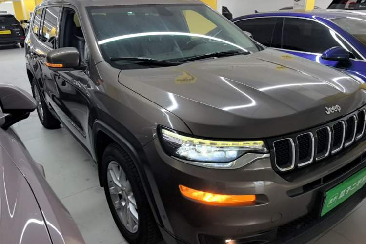 Used Jeep Commander 2018 2.0T Two-Wheel Drive Enjoy Edition China V Front Right 45 Deg