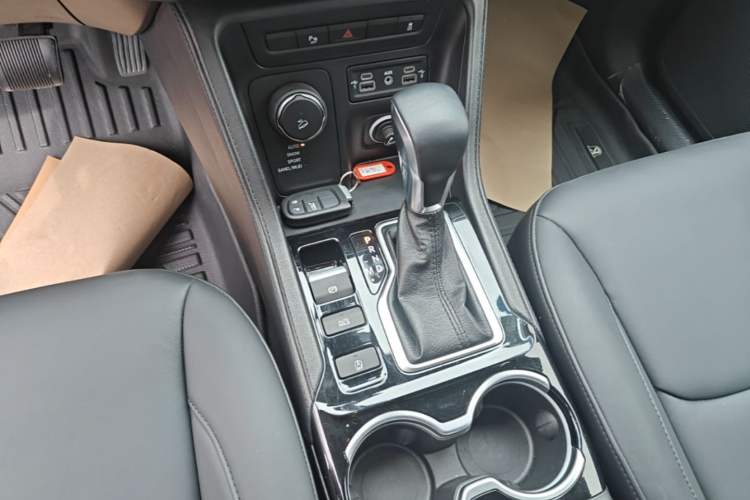 Used Jeep Commander 2018 2.0T Four-wheel Drive Premium Edition China VI Gear Lever