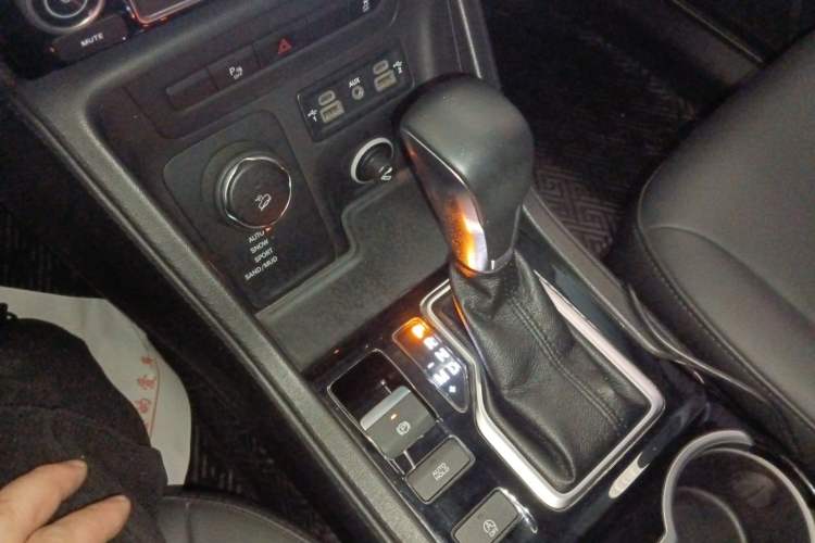 Used Jeep Commander 2018 2.0T Four-Wheel Drive Prestige Edition China V Gear Lever