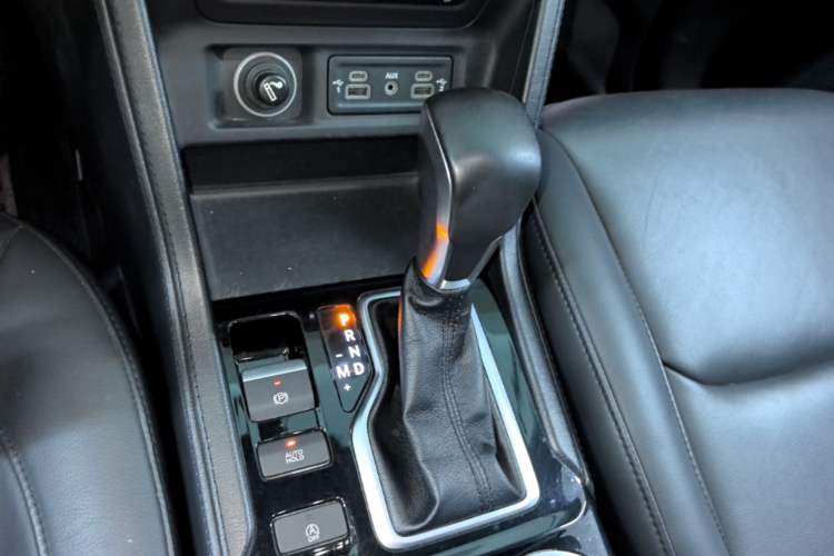 Used Jeep Commander 2018 2.0T Two-Wheel Drive Enjoy Edition China V Gear Lever