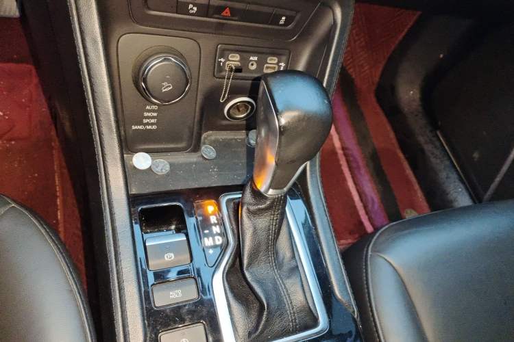 Used Jeep Commander 2018 2.0T Four-Wheel Drive Prestige Edition China V Gear Lever