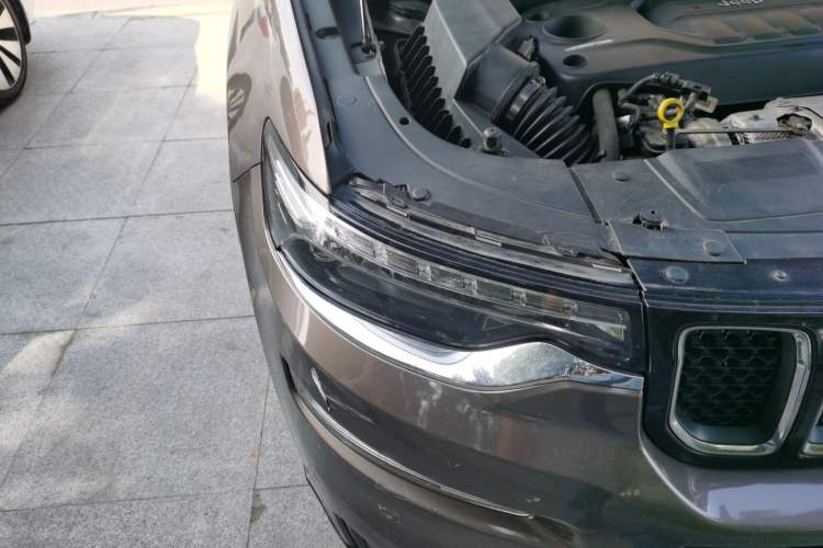 Used Jeep Commander 2018 2.0T Two-Wheel Drive Enjoy Edition China V Right Front Headlight