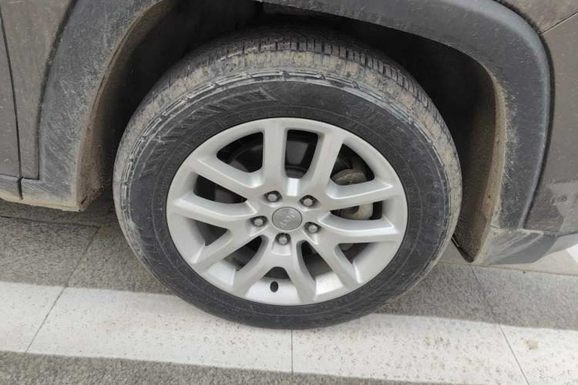 Used Jeep Commander 2018 2.0T Two-Wheel Drive Enjoy Edition China V Right Front Wheel Hub
