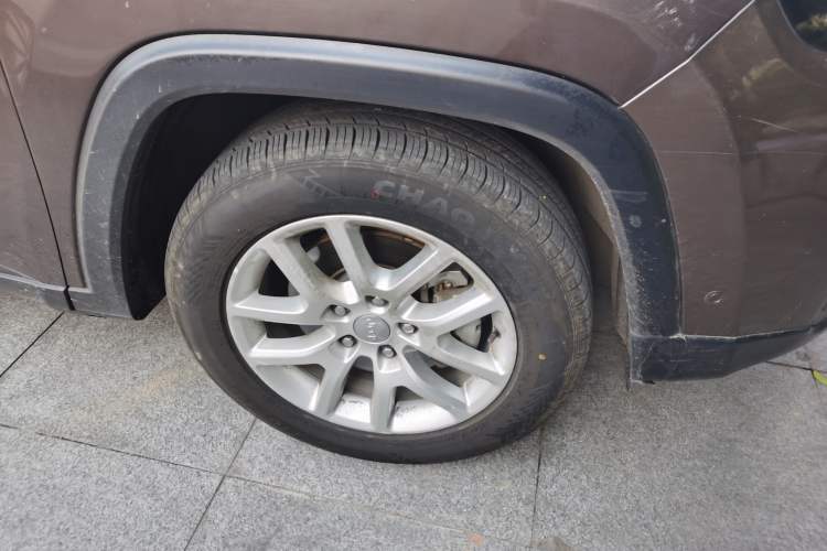 Used Jeep Commander 2018 2.0T Two-Wheel Drive Enjoy Edition China V Right Front Wheel Hub