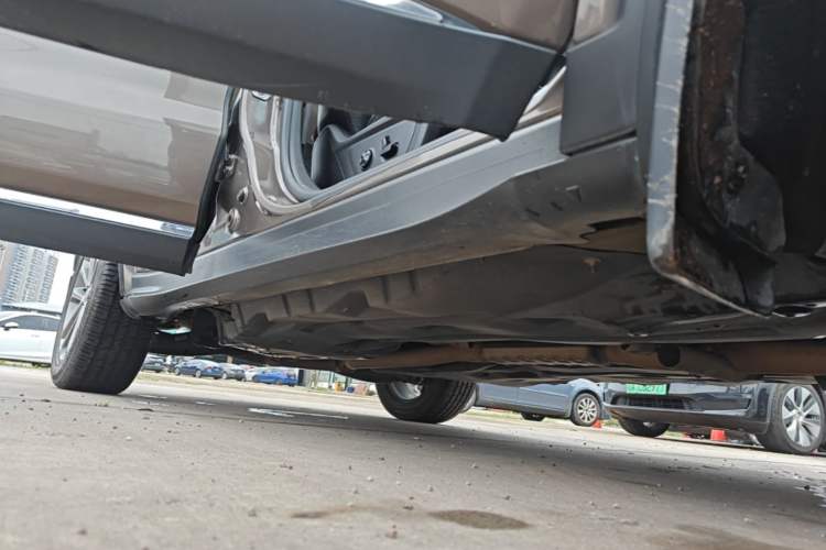 Used Jeep Commander 2018 2.0T Four-wheel Drive Premium Edition China VI Right Side Sill