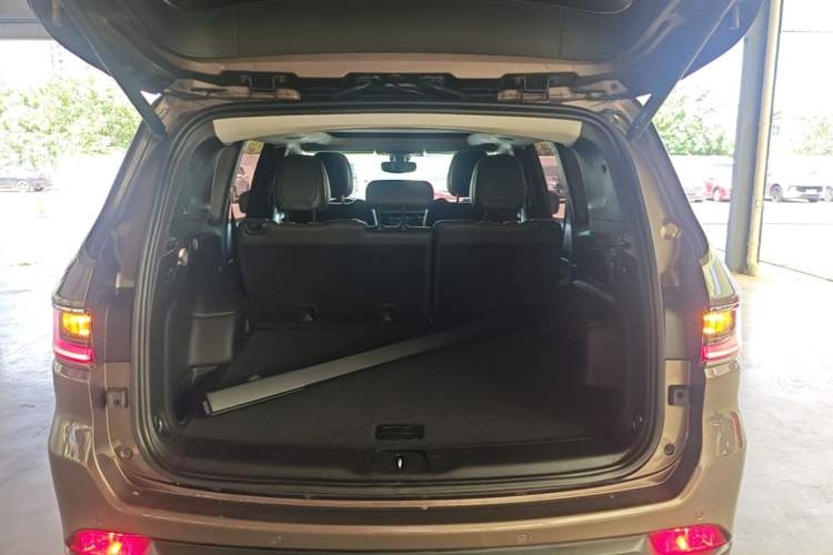 Used Jeep Commander 2018 2.0T Two-Wheel Drive Enjoy Edition China V Trunk