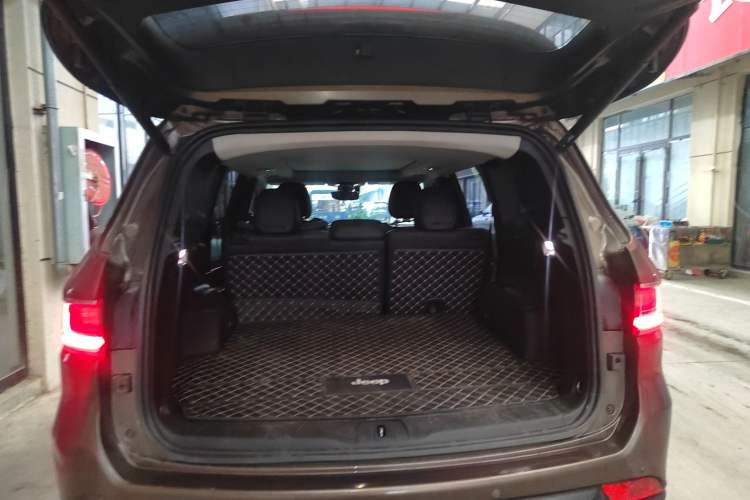 Used Jeep Commander 2018 2.0T Two-Wheel Drive Enjoy Edition China V Trunk