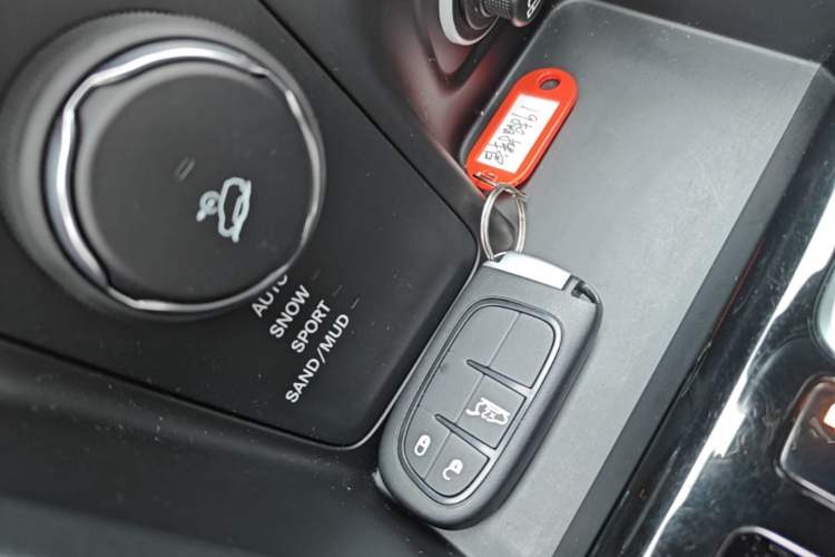 Used Jeep Commander 2018 2.0T Four-wheel Drive Premium Edition China VI Vehicle Key