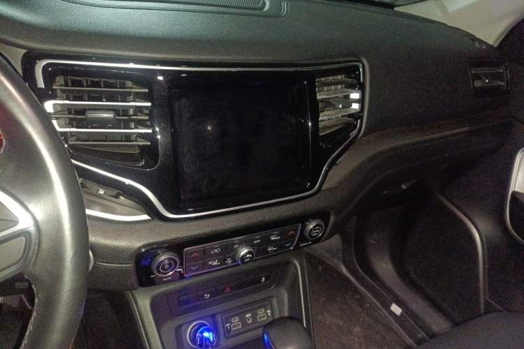 Used Jeep Commander 2018 2.0T Two-Wheel Drive Enjoy Edition China V Audio And AC Panel