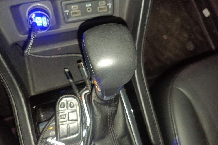 Used Jeep Commander 2018 2.0T Two-Wheel Drive Enjoy Edition China V Gear Lever