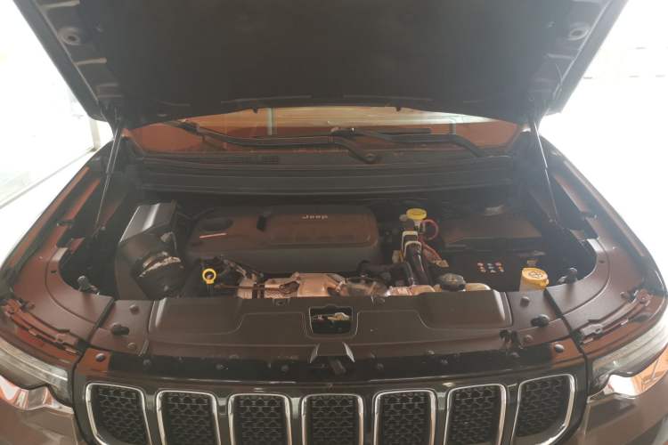 Used Jeep Commander 2018 2.0T Two-Wheel Drive Enjoy Edition China V Engine Bay