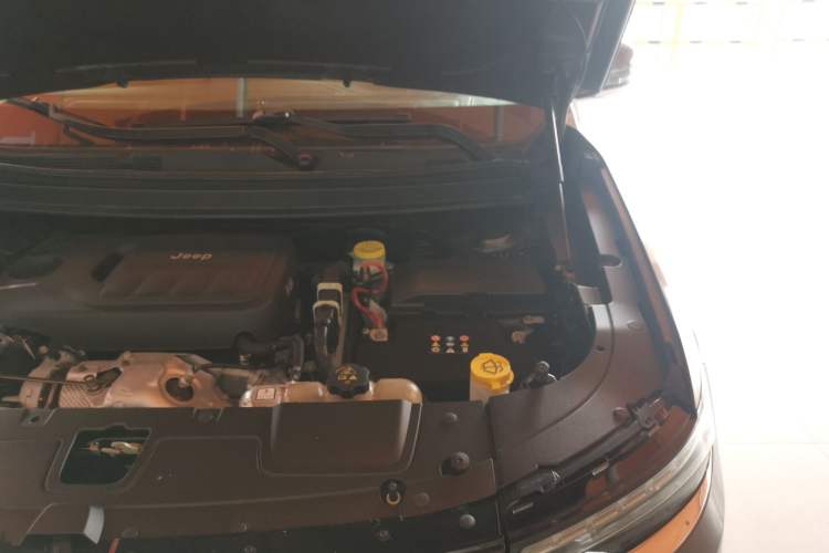 Used Jeep Commander 2018 2.0T Two-Wheel Drive Enjoy Edition China V Engine Bay Left