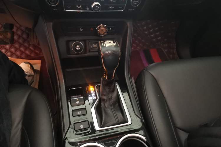 Used Jeep Commander 2018 2.0T Two-Wheel Drive Enjoy Edition China V Gear Lever