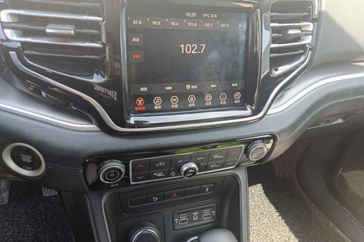 Used Jeep Commander 2018 2.0T Four-Wheel Drive Prestige Edition China V Audio And AC Panel