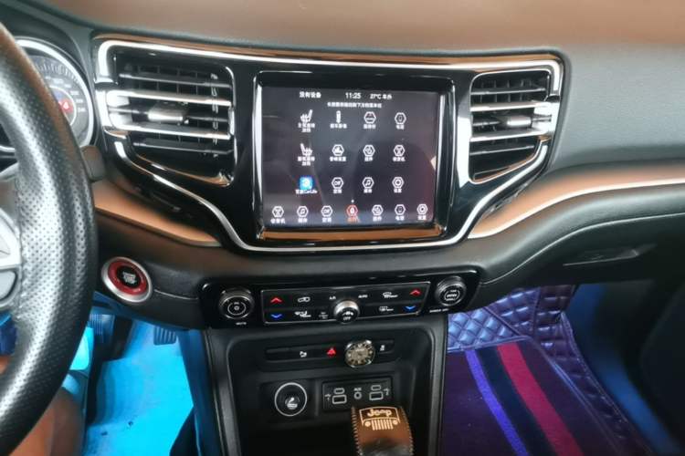 Used Jeep Commander 2018 2.0T Two-Wheel Drive Enjoyment Version China VI Emission Standard Audio And AC Panel