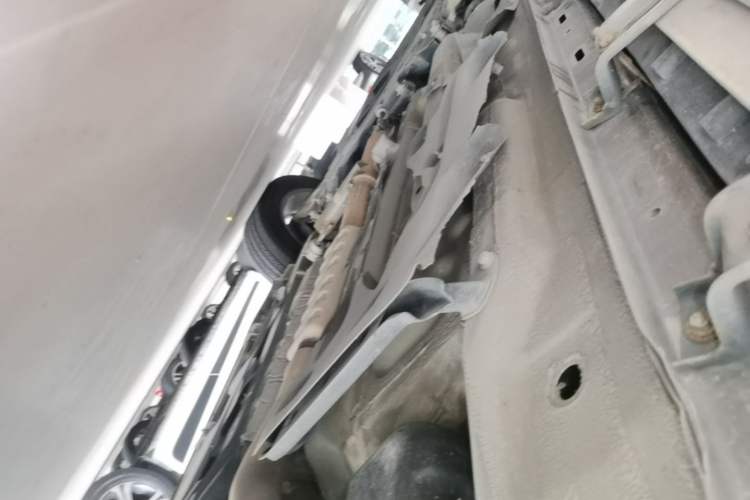 Used Jeep Commander 2018 2.0T Two-Wheel Drive Enjoyment Version China VI Emission Standard Chassis Rear Left