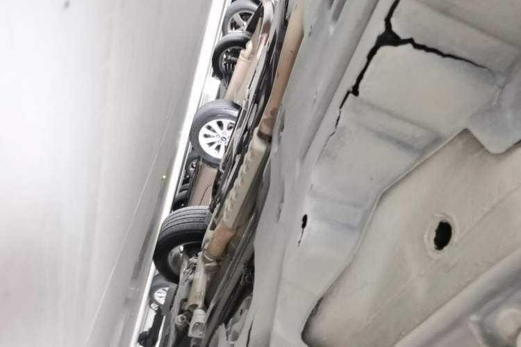 Used Jeep Commander 2018 2.0T Two-Wheel Drive Enjoyment Version China VI Emission Standard Chassis Rear Right