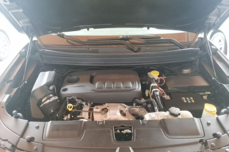Used Jeep Commander 2018 2.0T Two-Wheel Drive Enjoyment Version China VI Emission Standard Engine Bay
