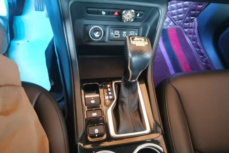 Used Jeep Commander 2018 2.0T Two-Wheel Drive Enjoyment Version China VI Emission Standard Gear Lever