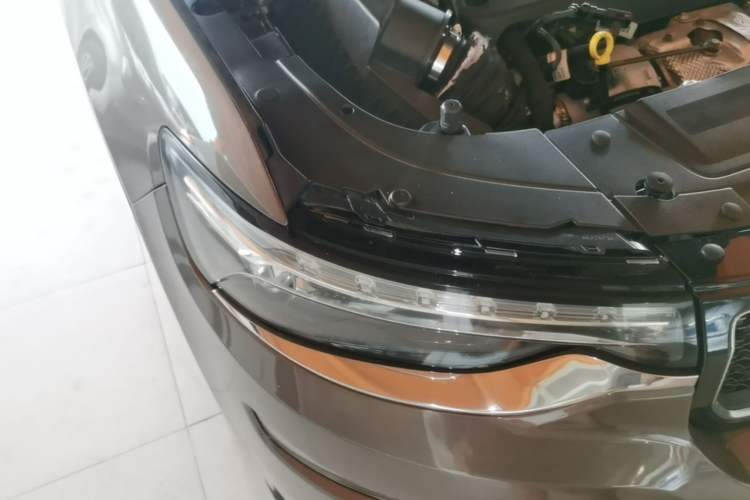 Used Jeep Commander 2018 2.0T Two-Wheel Drive Enjoyment Version China VI Emission Standard Right Front Headlight