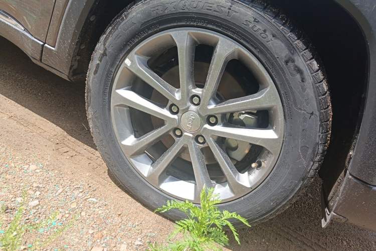Used Jeep Commander 2018 2.0T Four-Wheel Drive Prestige Edition China V Right Front Wheel Hub
