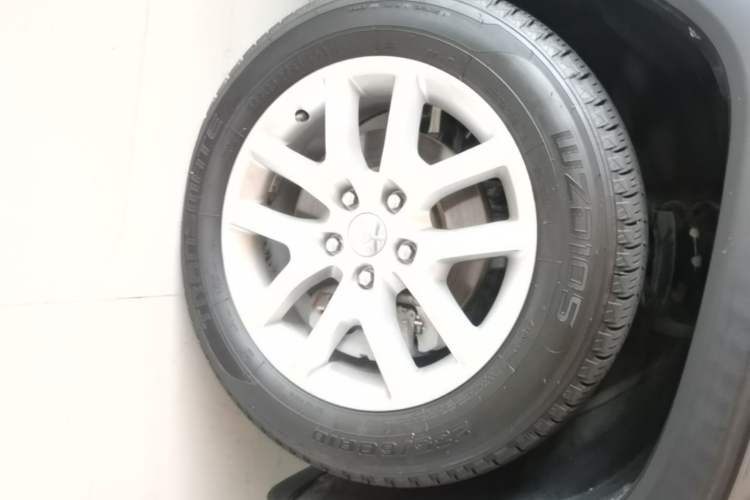 Used Jeep Commander 2018 2.0T Two-Wheel Drive Enjoyment Version China VI Emission Standard Right Front Wheel Hub