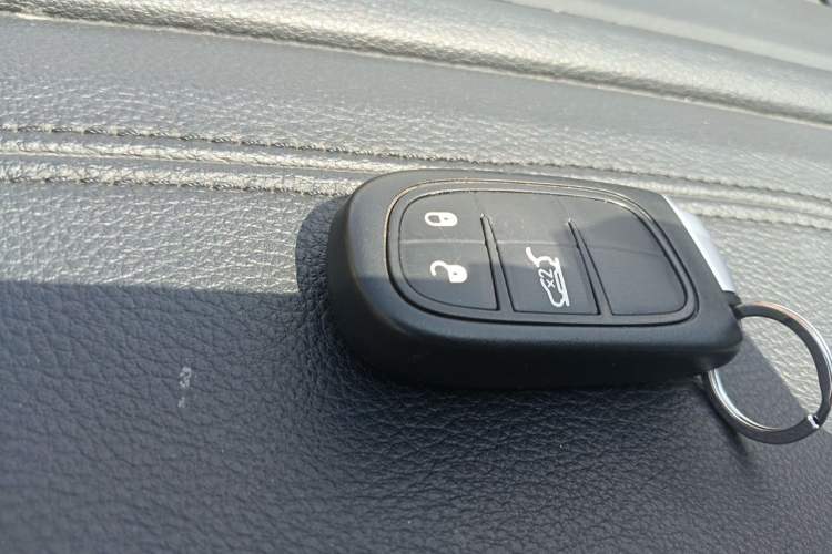 Used Jeep Commander 2018 2.0T Four-Wheel Drive Prestige Edition China V Vehicle Key