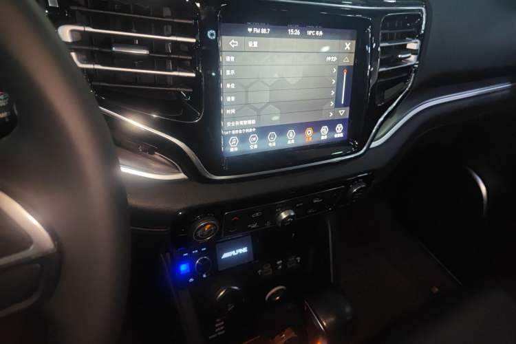Used Jeep Commander 2018 2.0T Four-Wheel Drive Prestige Edition China V Audio And AC Panel