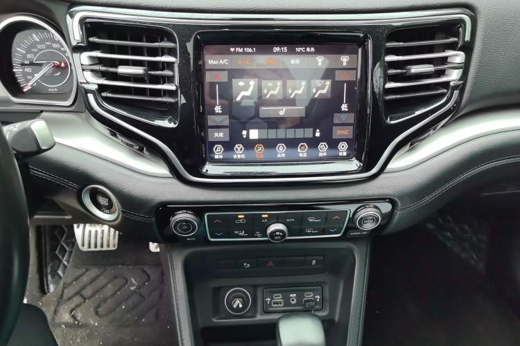 Used Jeep Commander 2018 2.0T Two-Wheel Drive Enjoy Edition China V Audio And AC Panel