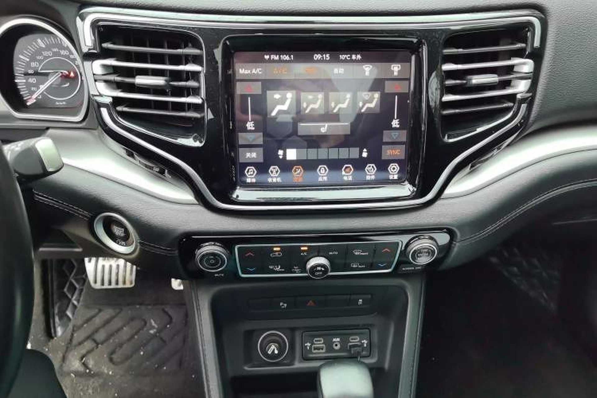 Used Jeep Commander 2018 2.0T Two-Wheel Drive Enjoy Edition China V Audio And AC Panel
