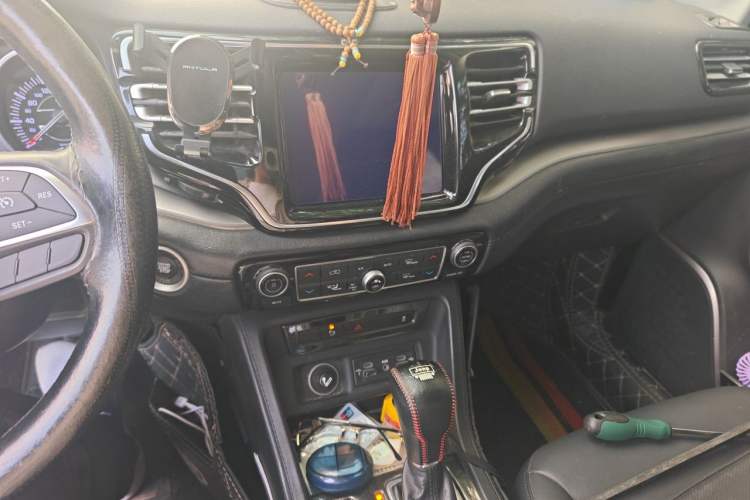 Used Jeep Commander 2018 2.0T Two-Wheel Drive Enjoyment Version China VI Emission Standard Audio And AC Panel