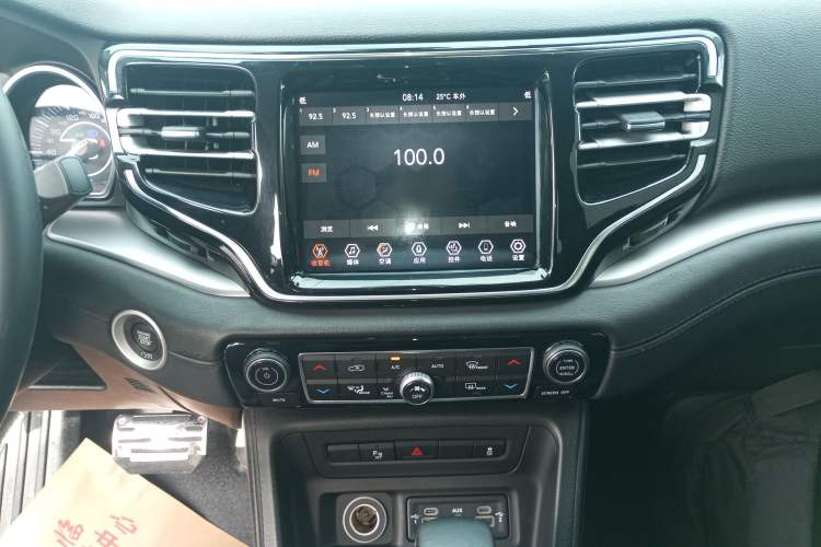 Used Jeep Commander 2018 2.0T Two-Wheel Drive Enjoyment Version China VI Emission Standard Audio And AC Panel