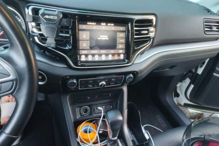 Used Jeep Commander 2018 2.0T Two-Wheel Drive Enjoy Edition China V Audio And AC Panel