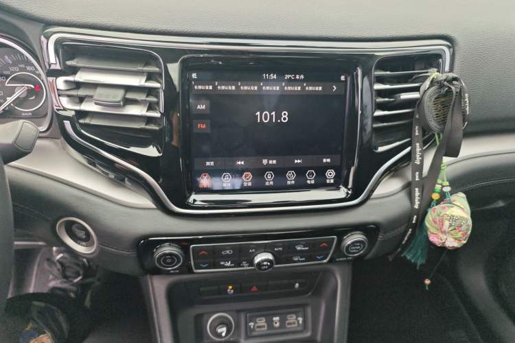 Used Jeep Commander 2018 2.0T Two-Wheel Drive Enjoy Edition China V Audio And AC Panel