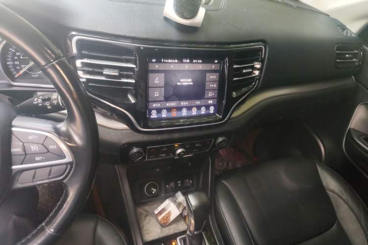 Used Jeep Commander 2018 2.0T Two-Wheel Drive Enjoy Edition China V Audio And AC Panel