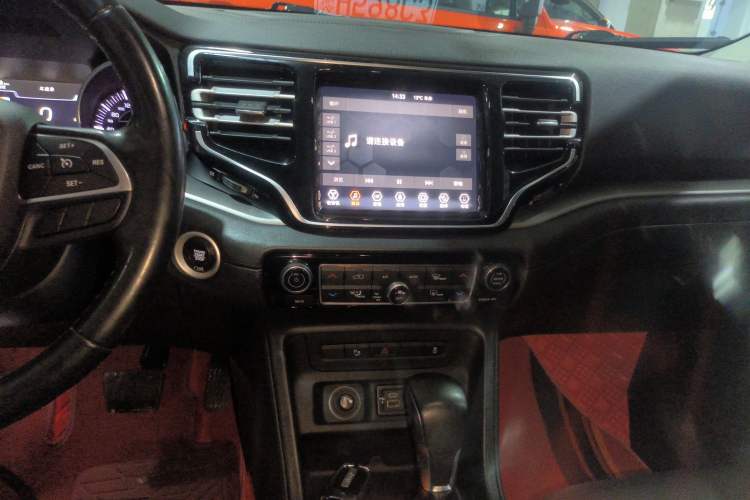 Used Jeep Commander 2018 2.0T Two-Wheel Drive Enjoy Edition China V Audio And AC Panel