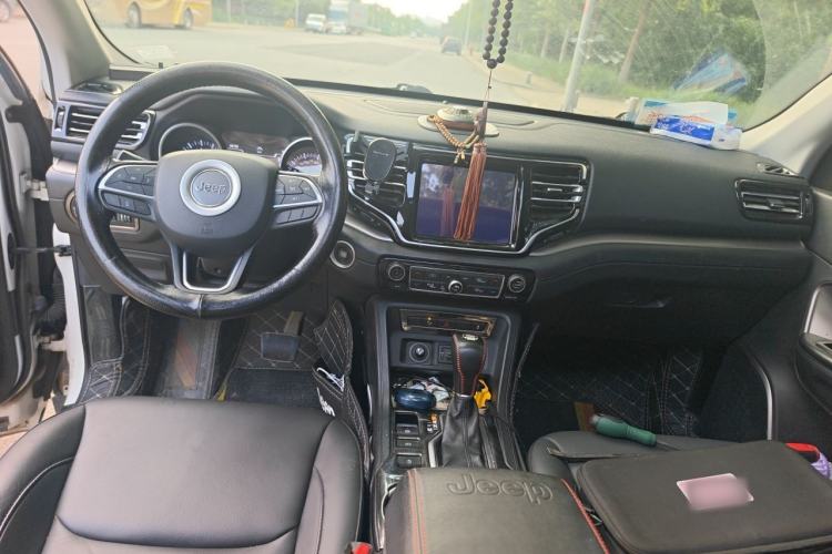 Used Jeep Commander 2018 2.0T Two-Wheel Drive Enjoyment Version China VI Emission Standard Center Console