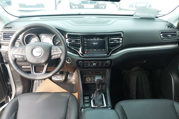 Used Jeep Commander 2018 2.0T Two-Wheel Drive Enjoyment Version China VI Emission Standard Center Console